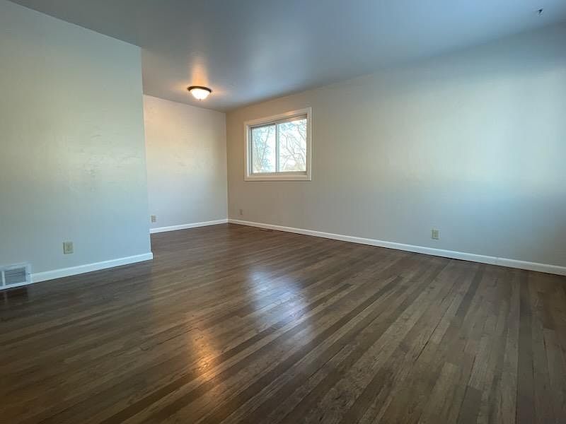 1st image of 306 N 16th St E