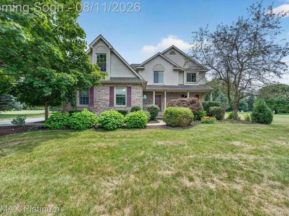 7892 Birkenstock Dr, Brighton, MI 48114