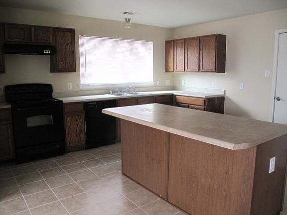 4th image of 3401 Truman St