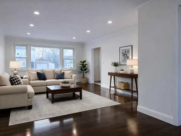 (undisclosed Address), New Hyde Park, NY 11040