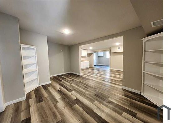 5th image of 2506 Greencrest Dr #102