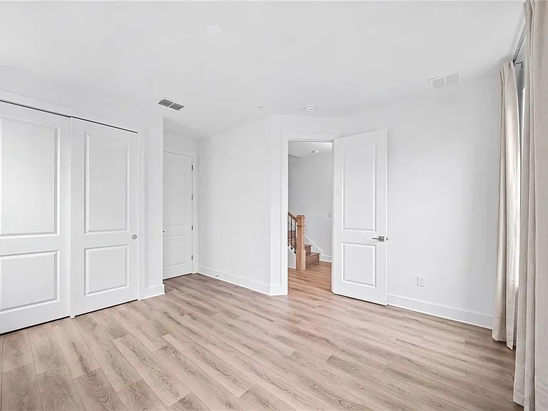 1856 Crowncrest Dr — Photo 8