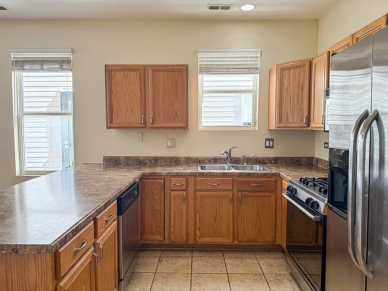 1221 N Honore St #1 — Photo 4