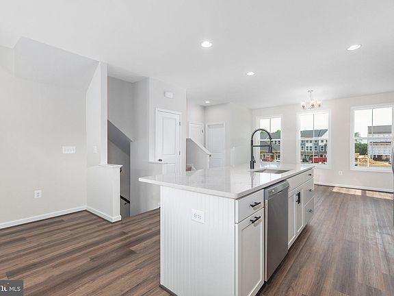 5th image of 3814 Drayton Ct
