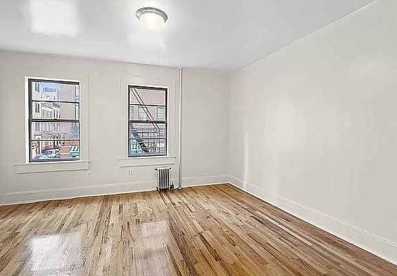 3rd image of 253 Bleecker St #1