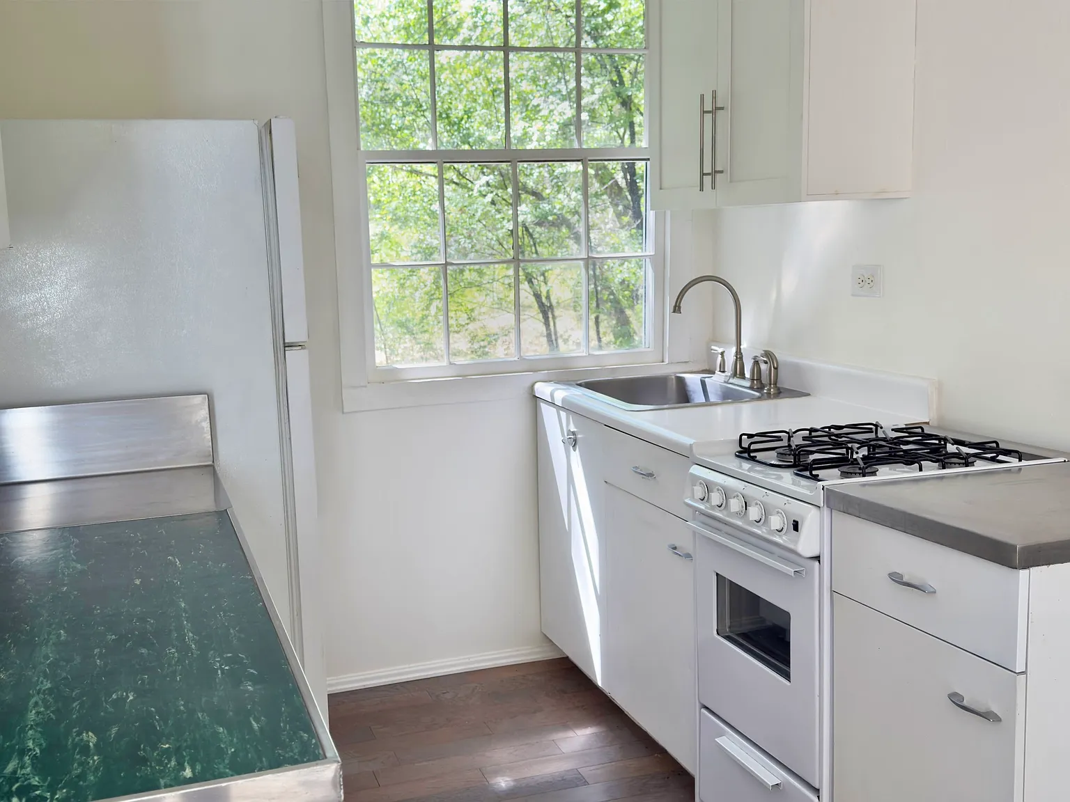 1 bed, $1,300 — Photo 4