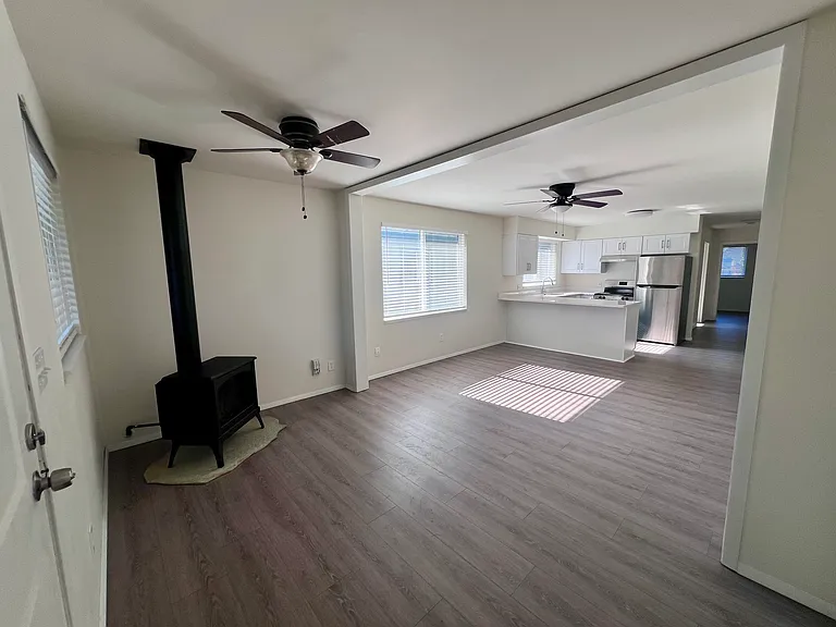 1322 Chestnut St — Photo 3