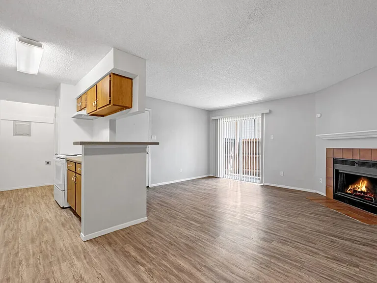 5321 S Loop 289 — Photo 16
