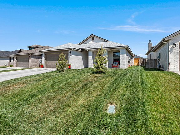 3rd image of 1542 Lullwater Rd