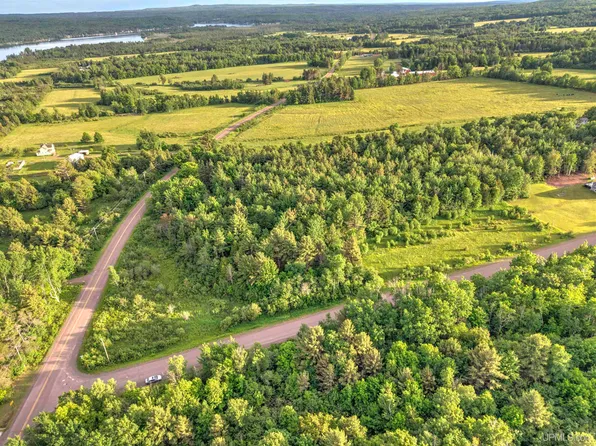 Houghton Canal Rd, Houghton, MI 49931