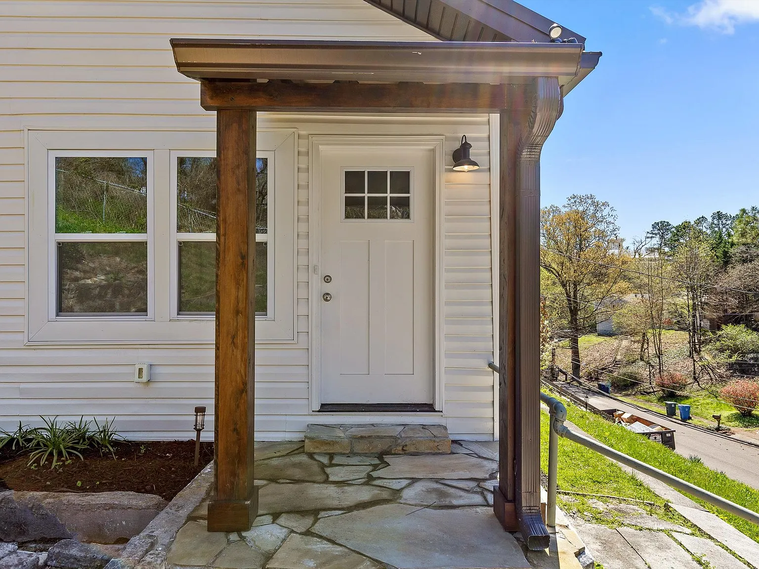 3 bed, 1032 sqft, $1,950 — Photo 3