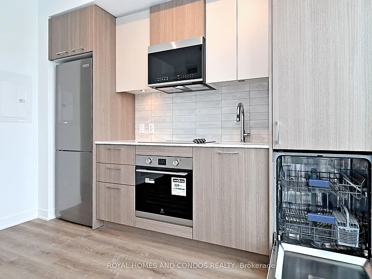 10 Oak St #1510 — Photo 18
