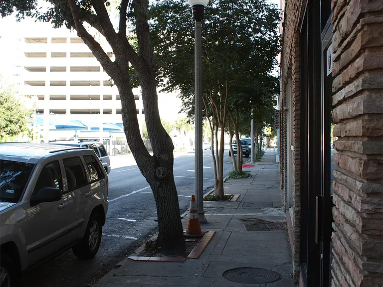 The entrance to the complex is within walking distance to local shops, bars, and restaurants.