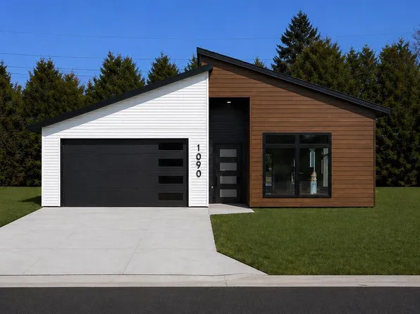 1090 Sawyer Dr, Sturgeon Bay, WI 54235