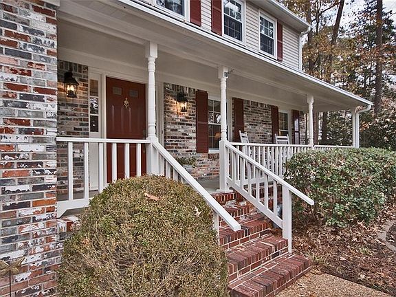 3rd image of 107 River Point Dr