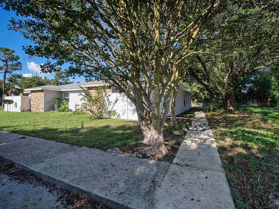 1555 Greenbriar Pkwy #4