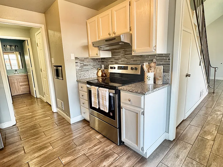 1601 London Cir — Photo 5