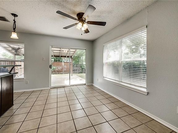4th image of 901 Valleybrook Dr
