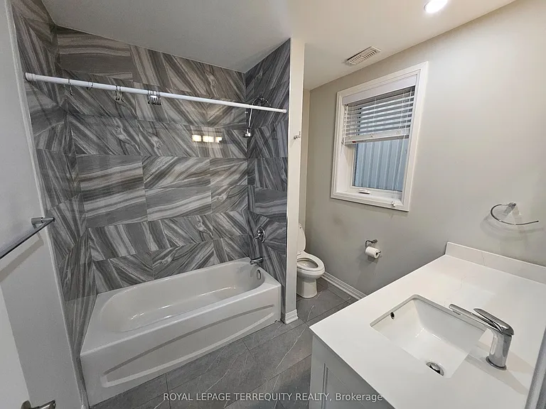 3392 Lake Shore Blvd W — Photo 24