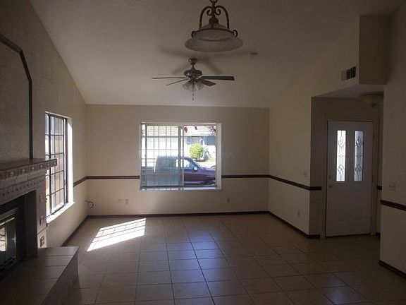 3rd image of 1548 Elderwood Ave