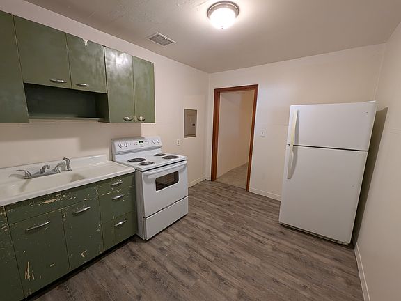 4th image of 123 E Broadway St #1