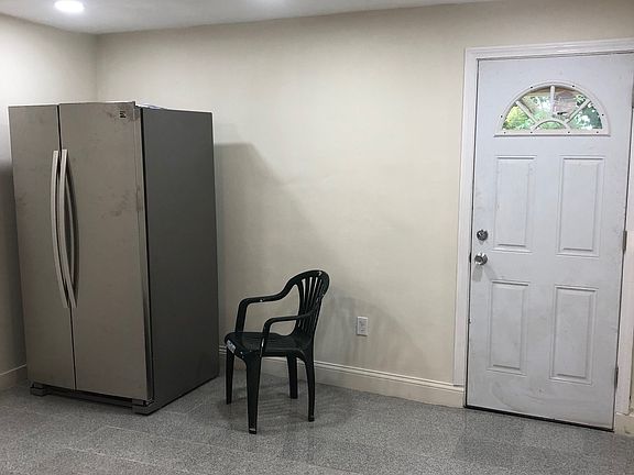 2nd image of 14 Logan St Unit 1
