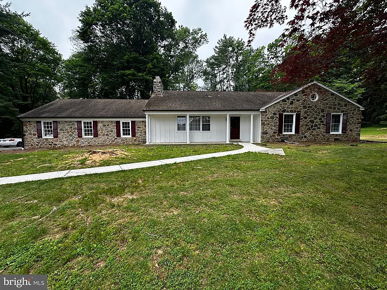 4 Smedley Dr — Photo 2