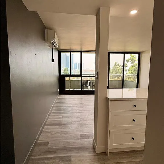 111 Riverside Dr E #215 — Photo 4
