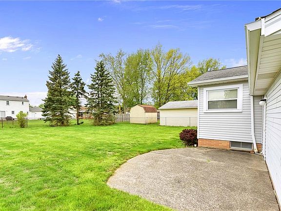 4th image of 35680 Grovewood Dr