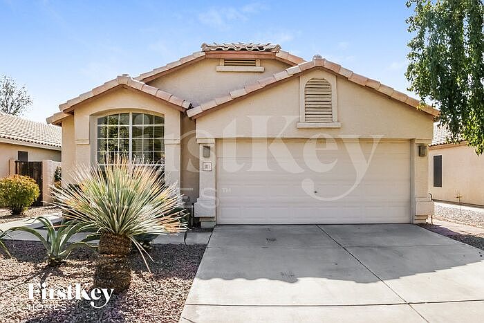 1st image of 1121 W Kingbird Dr