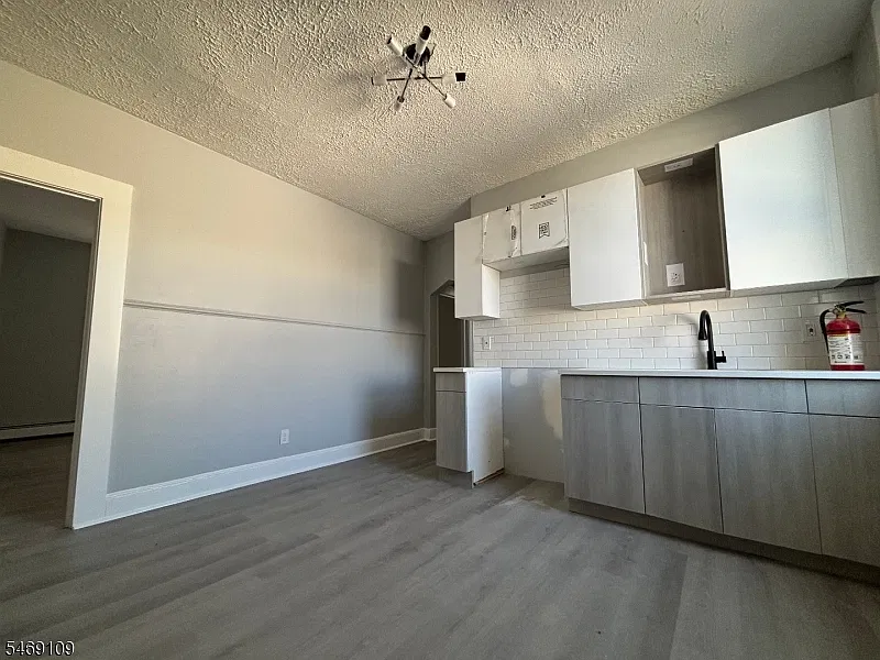 4 bed, 2.0 bath, $2,999 — Photo 4
