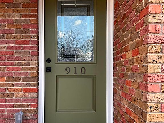 4th image of 910 Wordsworth Dr