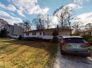 220 Seneca St, Ronkonkoma, NY 11779