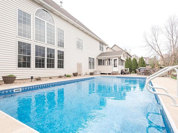 2nd image of 326 Greycliff Bluff Dr