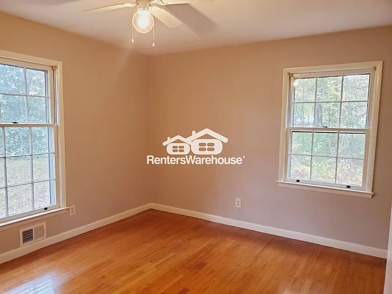2020 Annette Ln — Photo 10