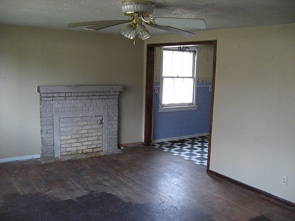 2nd image of 1102 Ellet St