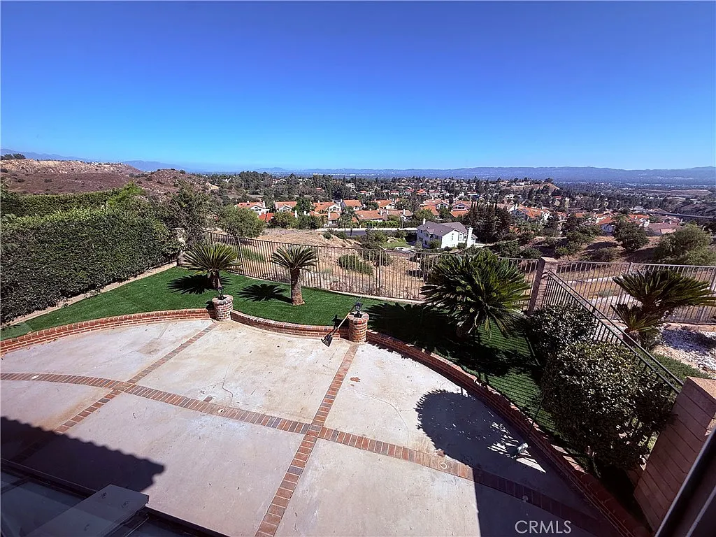3 bed, 2.5 bath, 2235 sqft, $5,795 — Photo 3