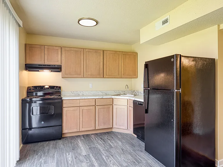 Woodbriar Apartments — Photo 16