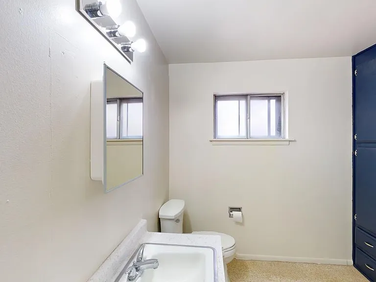 Fully Loaded, Contemporary 1 Bedroom Apartment w/ Yard in Ridgecrest — Photo 12
