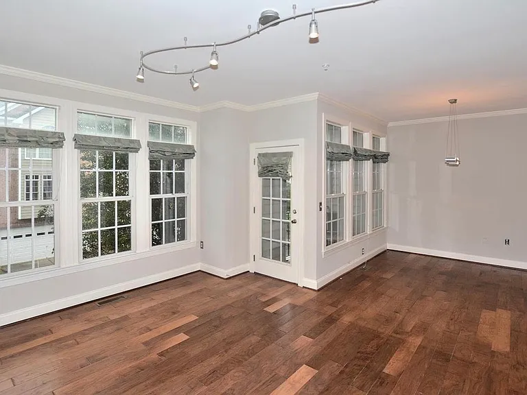 103 Washington Square Ct — Photo 17