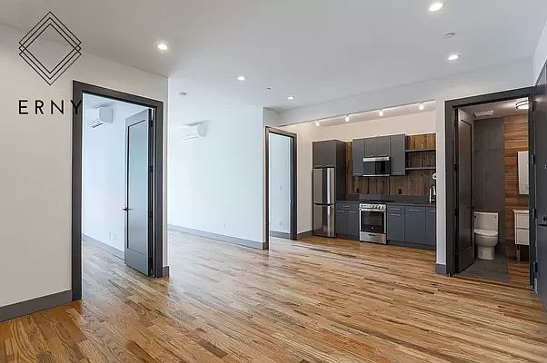 2nd image of 124 New York Ave #2A