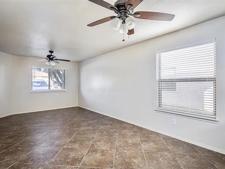 111D Rhonda St — Photo 4