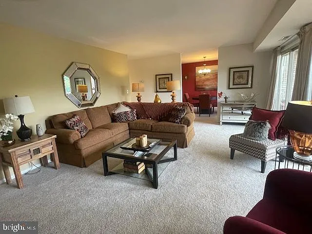 1 bed, 892 sqft, $1,923 — Photo 4