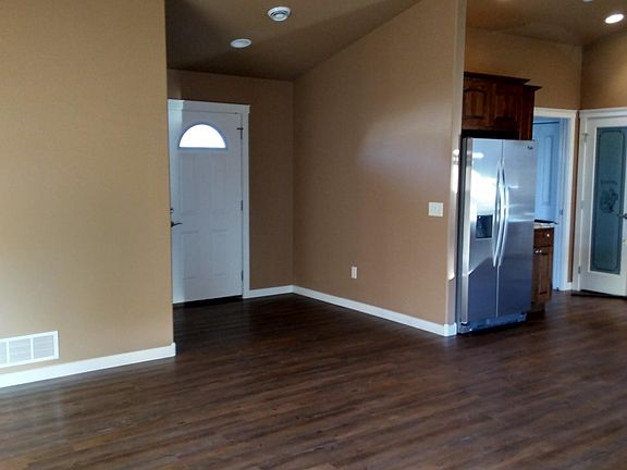 Entrance Kitchen / Living / Dining