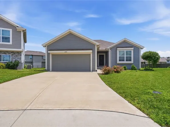 21805 Lucca Cir, Peculiar, MO 64078