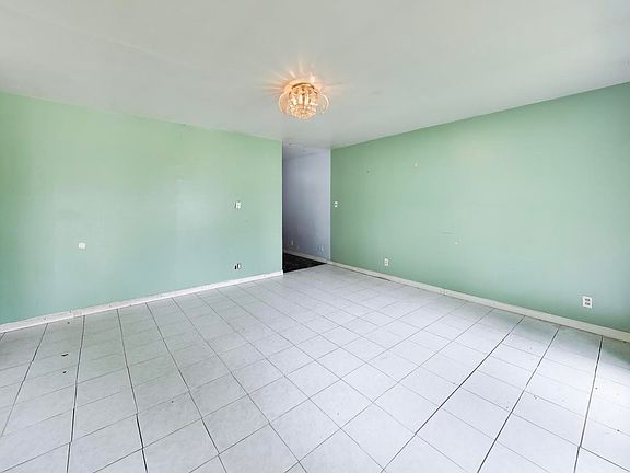 4th image of 619 Parkside Cir