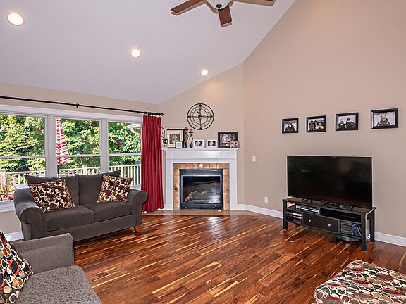 5th image of 700 Oak Crest Ln