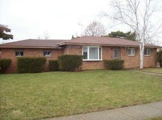 5976 Lochleven Dr, Waterford, MI 48327