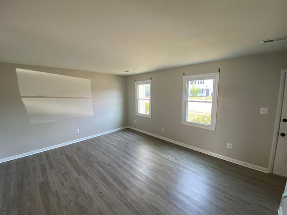 4th image of 5221 Daffodil Dr