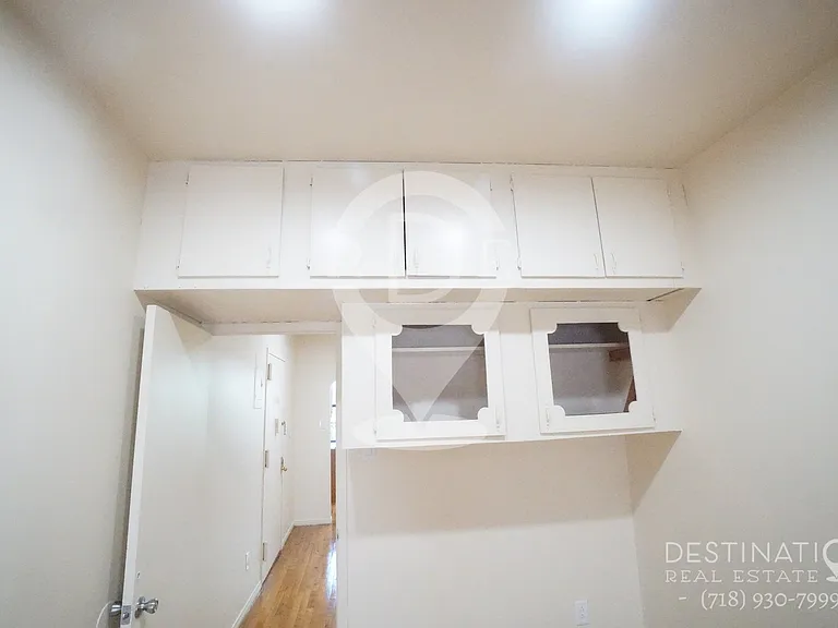 72 Nelson St #2R — Photo 16
